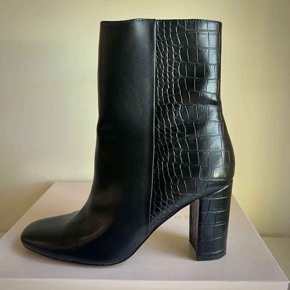 Chinese Laundry black boots.  Size 7.5